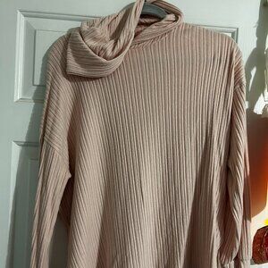 Light pink longsleeve shirt with hood